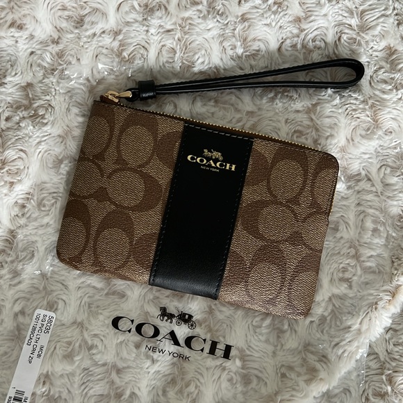 Coach Corner Wallet/Wristlet in Signature Canvas NWT - Picture 1 of 9